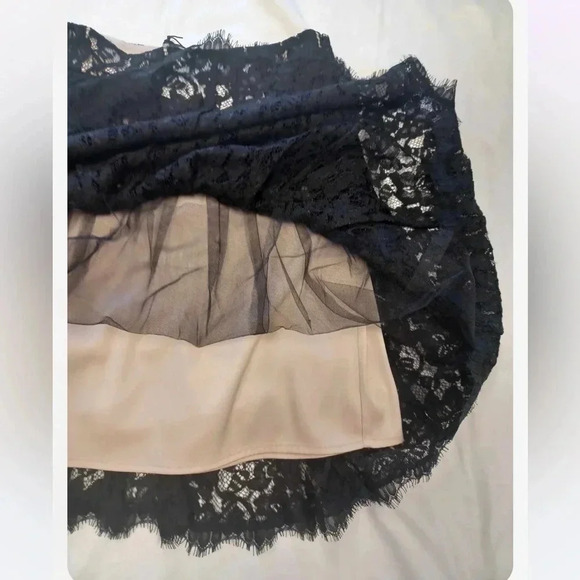 DVF Diane Von Furstenberg KIERNAN Black Lace Full
Pleated Skirt Sz 10 - Picture 13 of 13